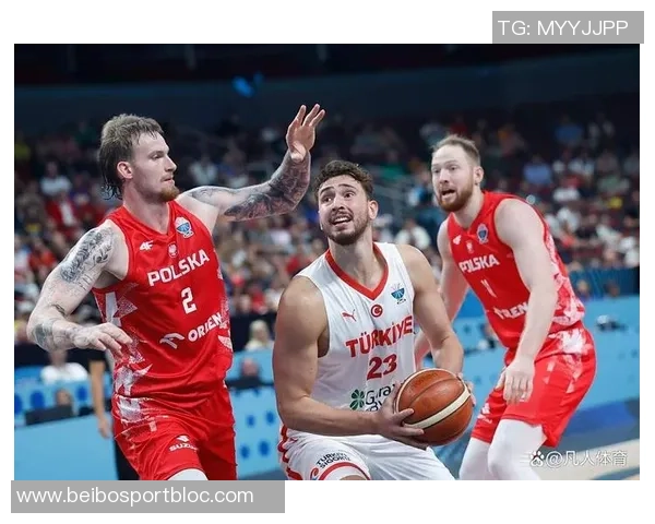 乌度卡称赞申京传球能力提升决策速度显著加快助力球队表现