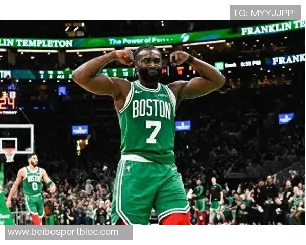 杰伦布朗首节火力全开独得16分但球队仍落后11分苦苦追赶